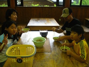 青川峡キャンピングパークそば打ち体験 (2008年6月21日)